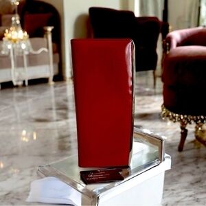 NWOT Women DECKESE Burgundy Red Leather Silver Accent Bifold Credit Card Wallet